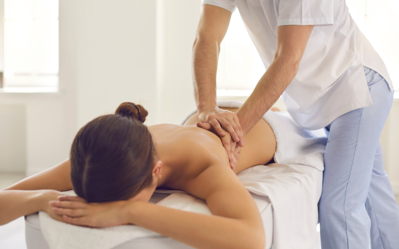 You are currently viewing Klasyczny masaż leczniczy – dla kogo jest polecany?